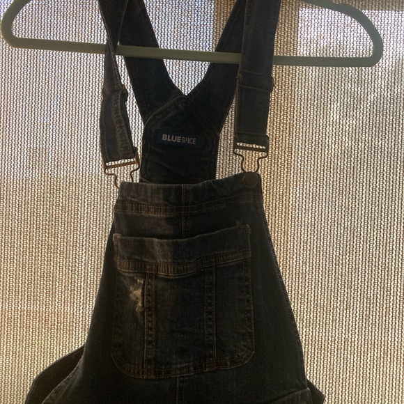 Blue Spice denim overalls. Sz 7 .Lots of pockets. Adjustable straps, rip details - Picture 2 of 13